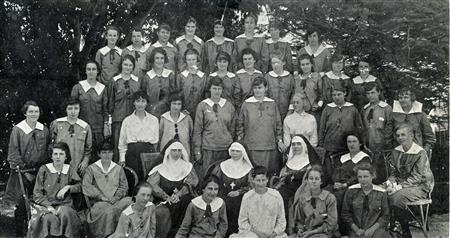 1921 Senior students with Sisters Elisabeth, Teresa and Winifred