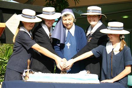 2004 Mother Eunice and School Captains